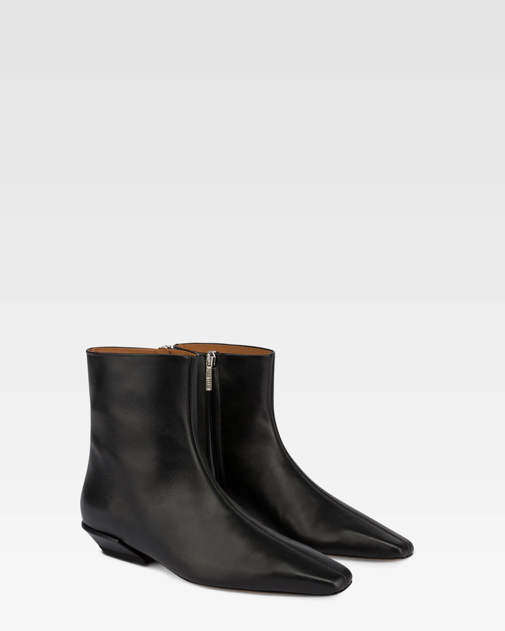 Boots in black leather - Image 2