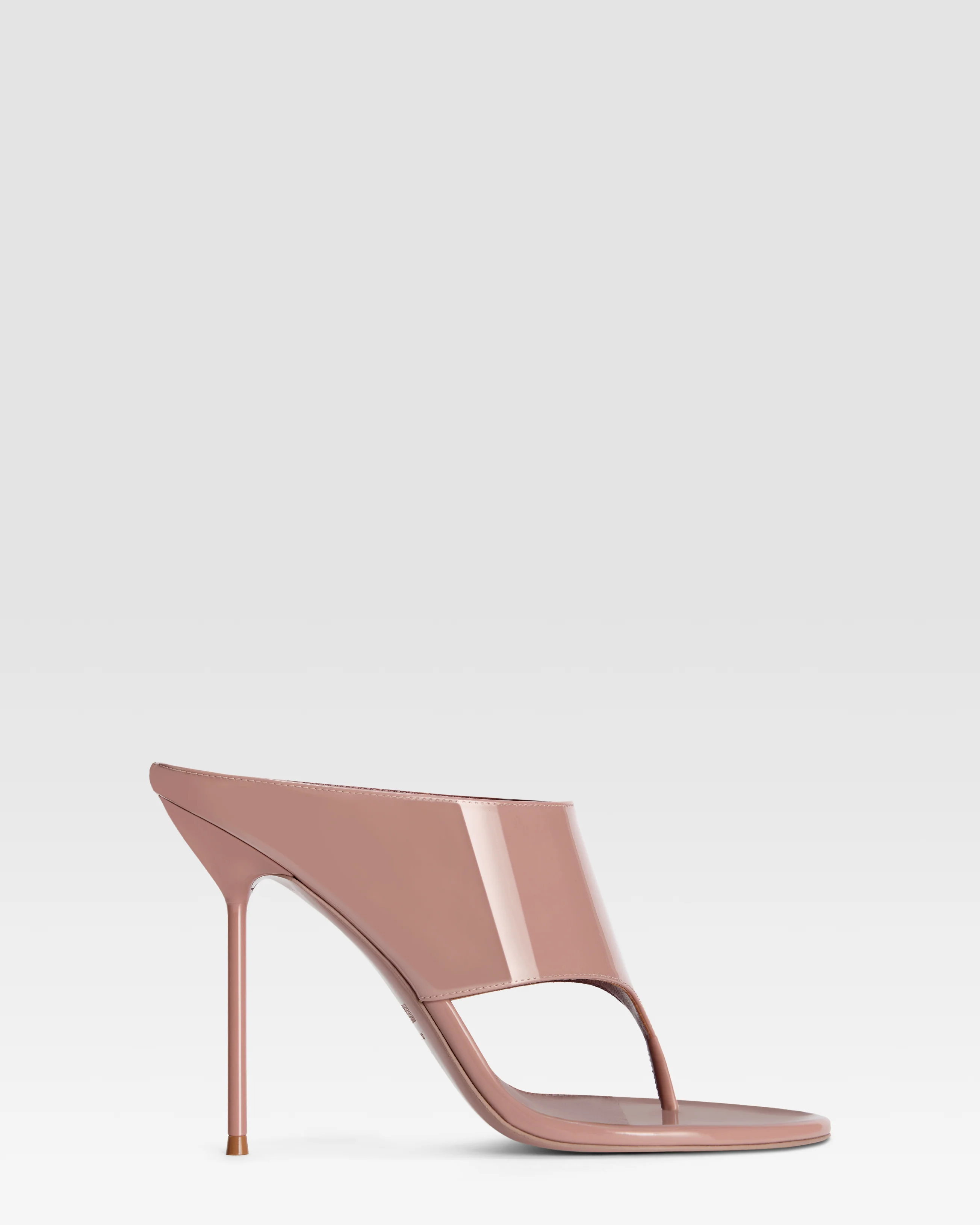 Thong mules in Texas rose patent leather