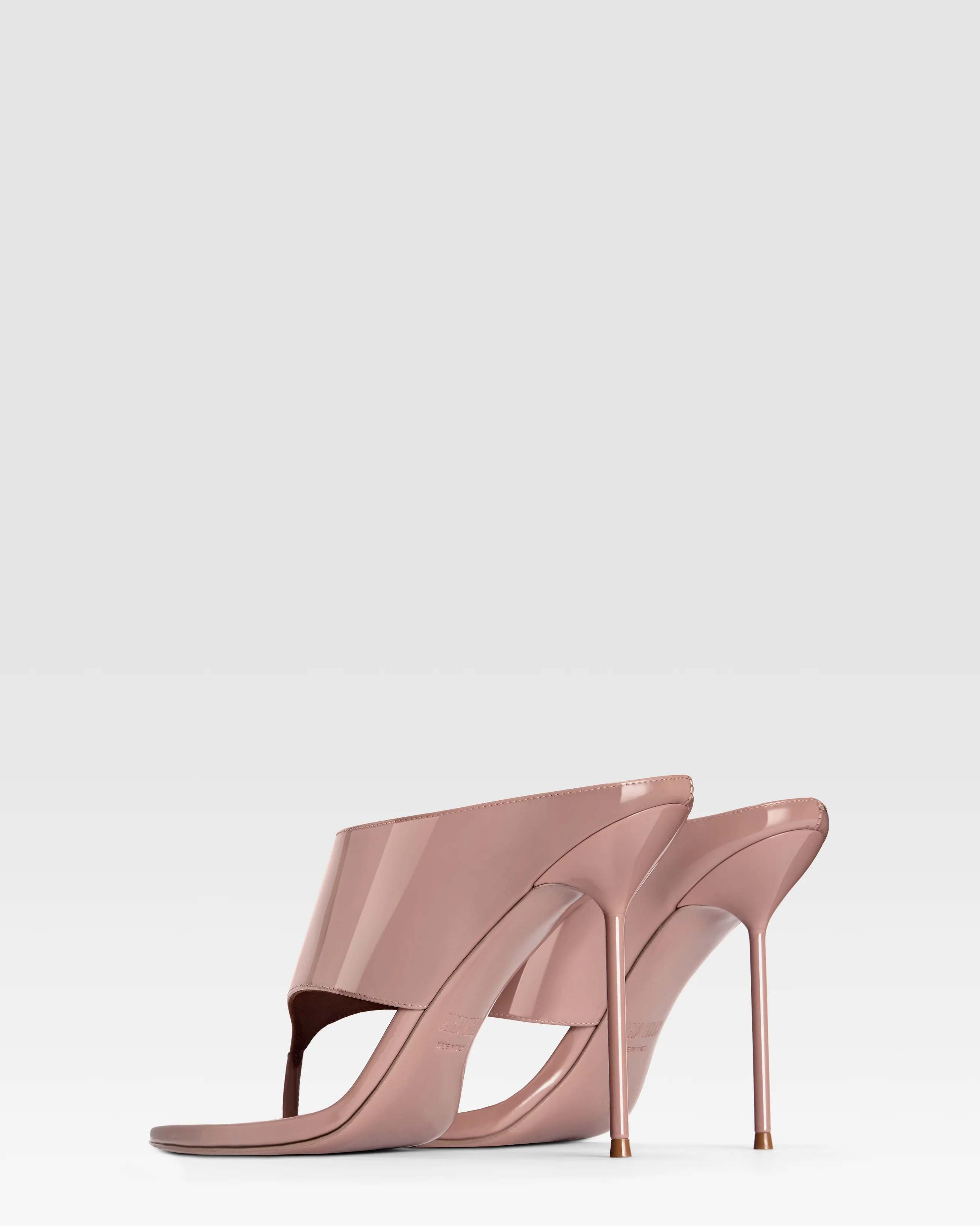 Thong mules in Texas rose patent leather - Image 3