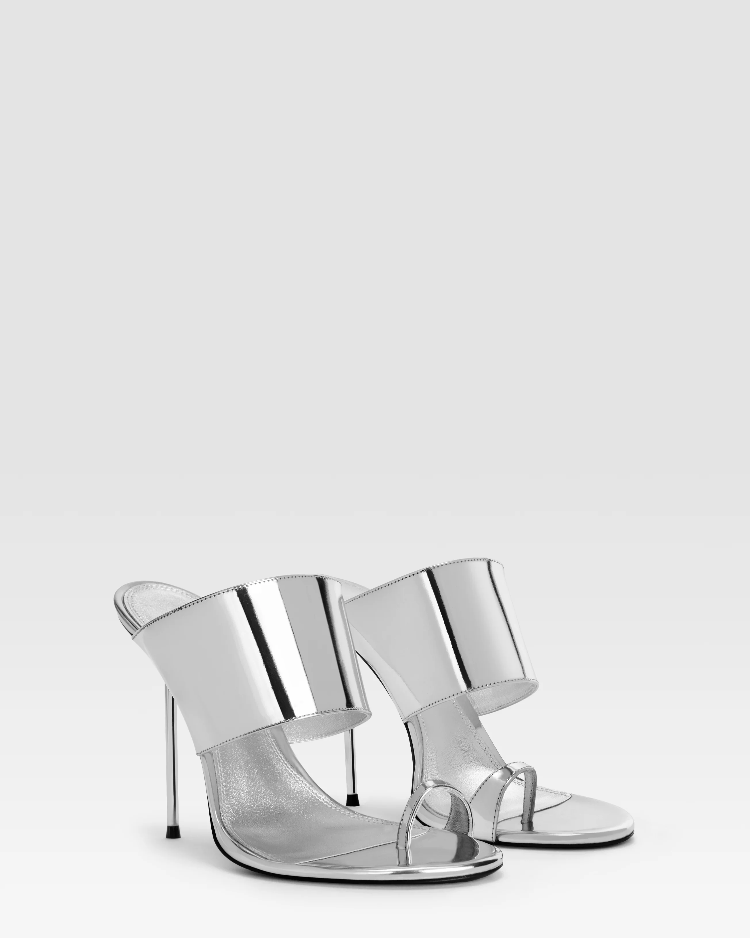 Thong-ring mules in silver, mirror-effect leather - Image 2
